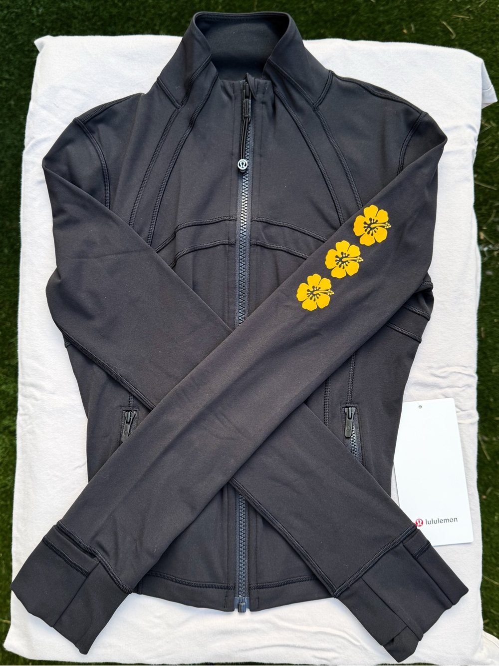 Lululemon Women's Black Define Jacket  hibiscus Hawai’i Exclusive NWT size 4